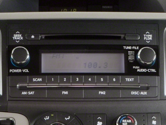 2013 Toyota Sienna XLE 8 Passenger