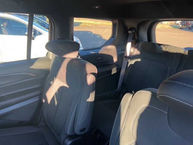 2025 Jeep Grand Cherokee L Laredo X 4x4